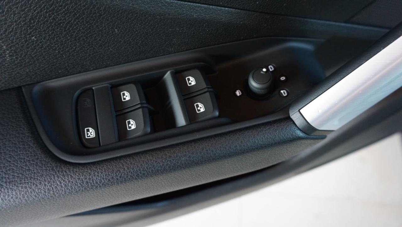 AUDI Q2 30 TDI S tronic Business - 15