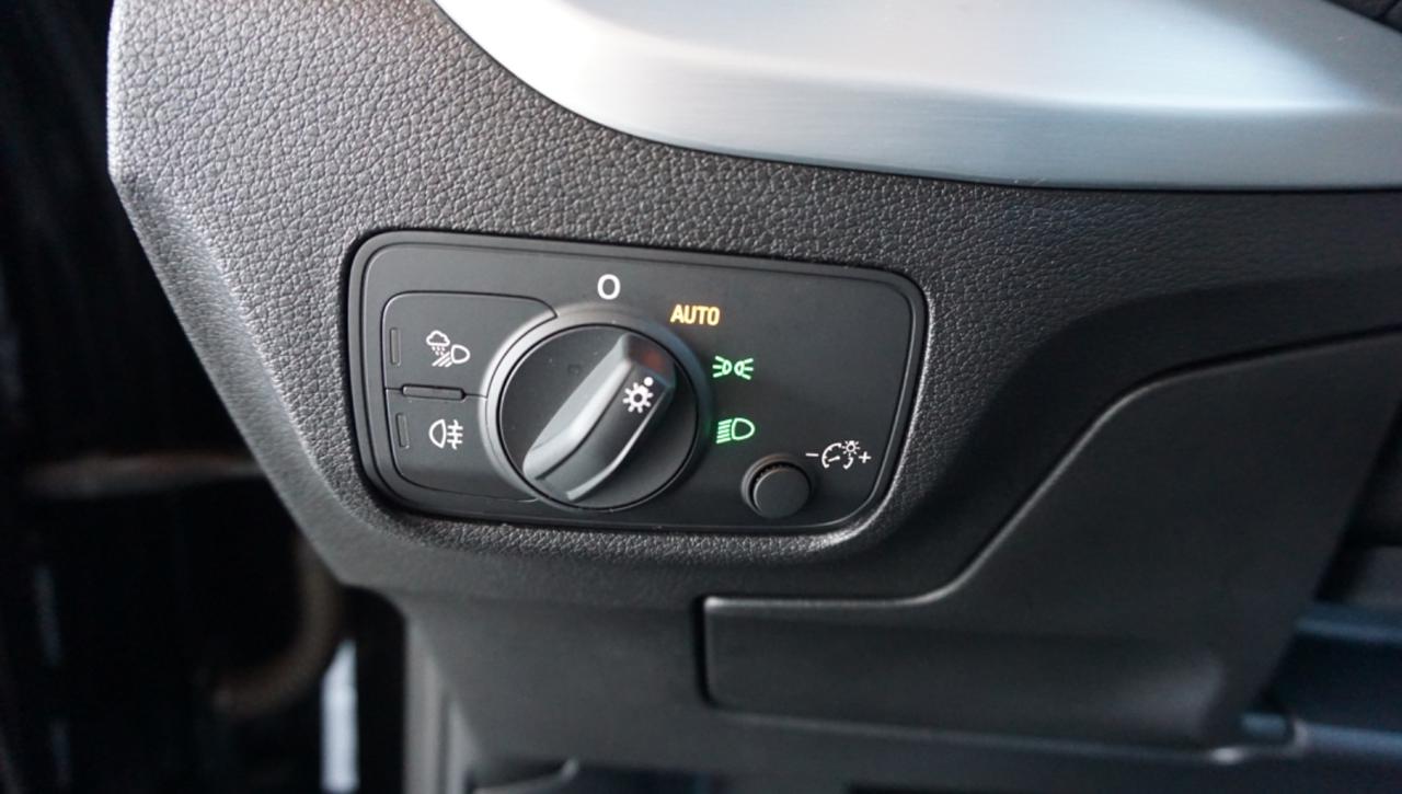 AUDI Q2 30 TDI S tronic Business - 17