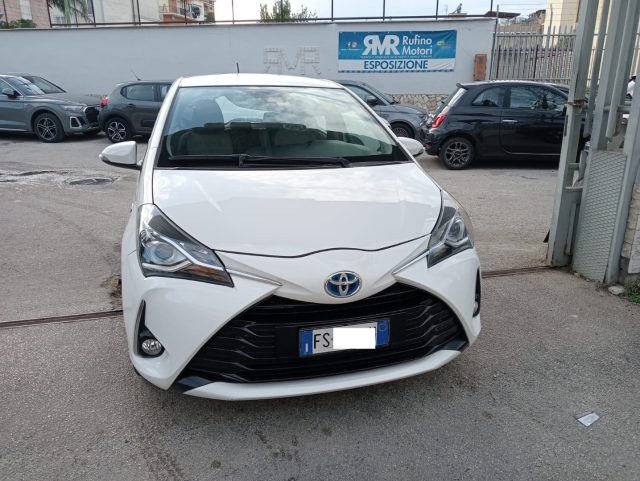 TOYOTA Yaris Bianco pastello