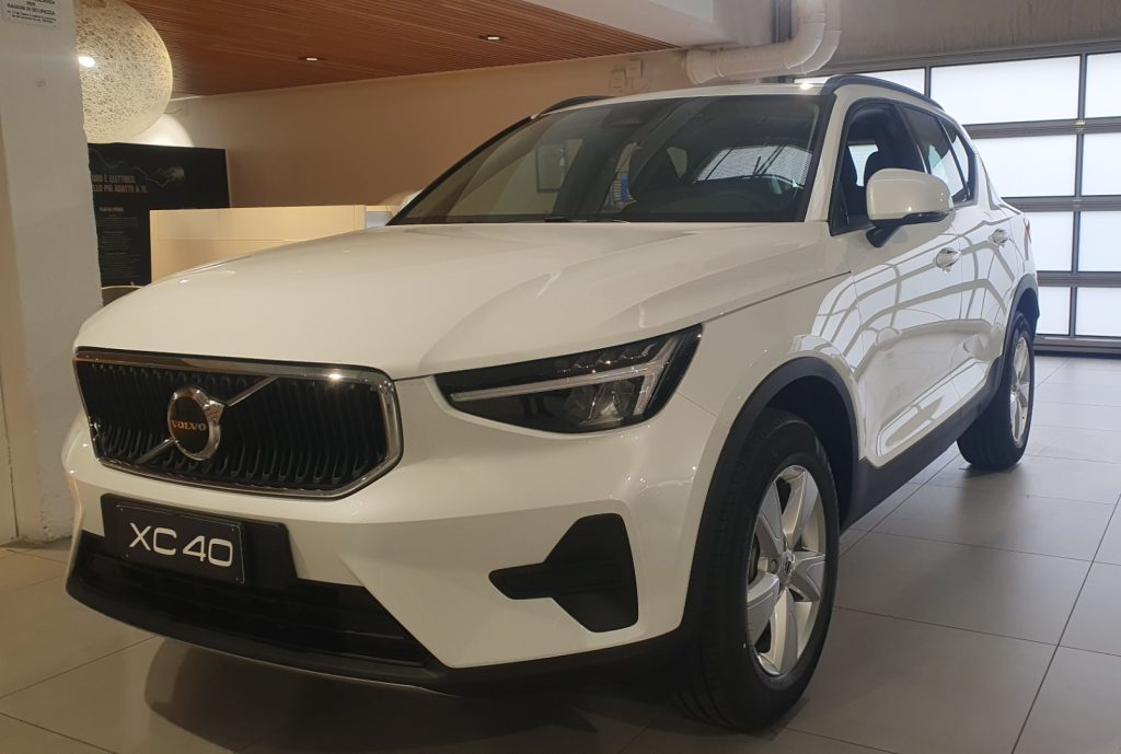 VOLVO XC40 B3 automatico Essential - Foto 1