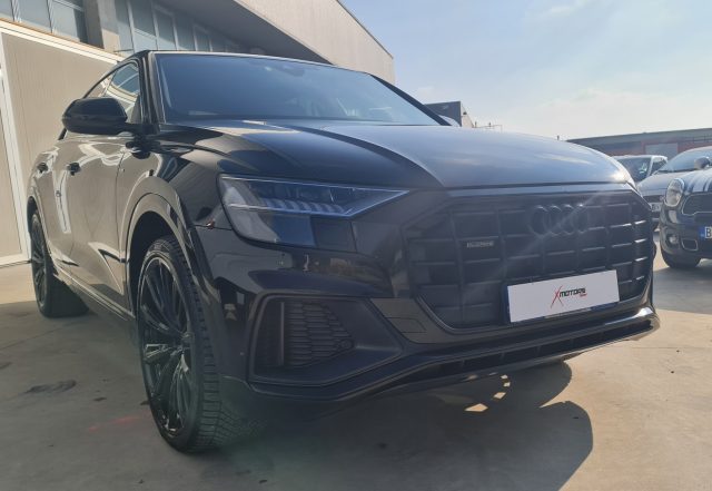 AUDI Q8 Nero metallizzato