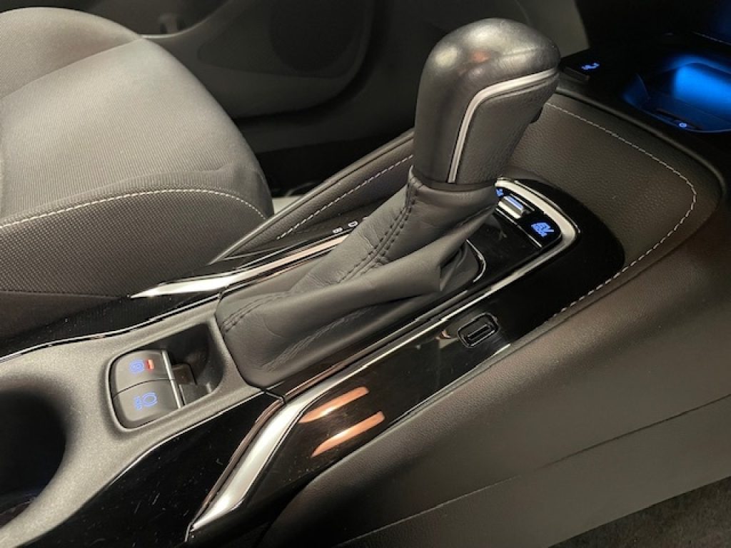 TOYOTA Corolla XII -  1.8h Business cvt - 13