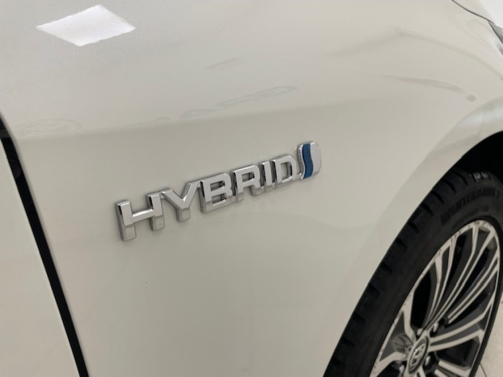 TOYOTA Corolla XII -  1.8h Business cvt - 16