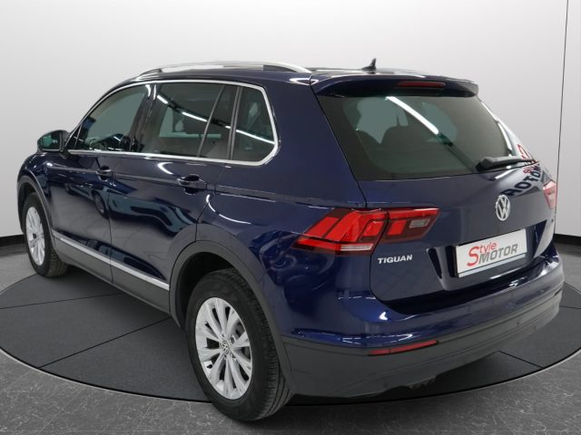 VOLKSWAGEN Tiguan 24