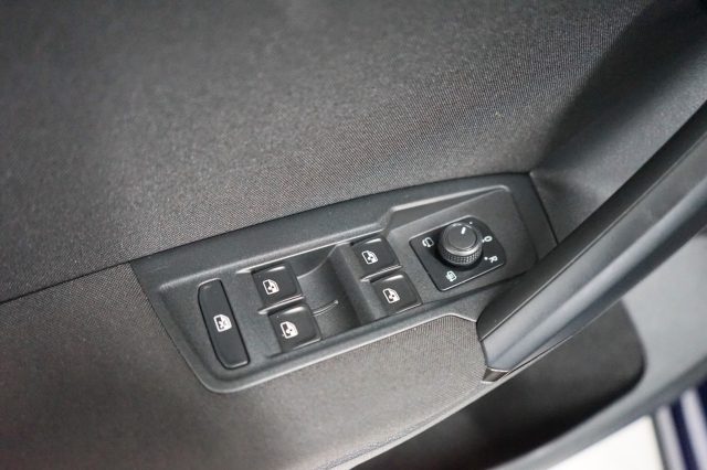 VOLKSWAGEN Tiguan 37