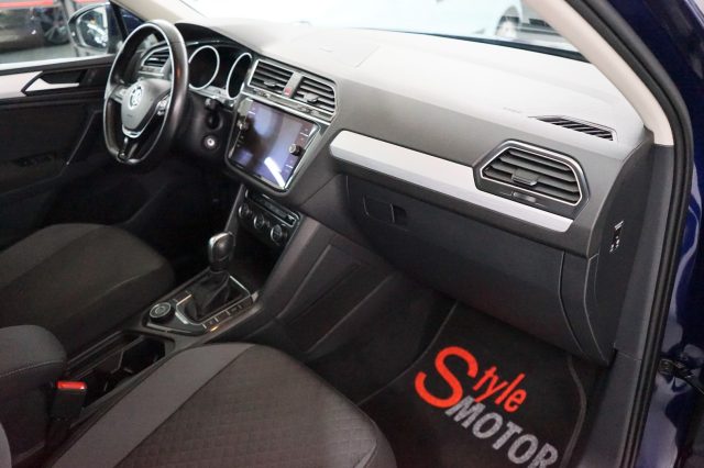 VOLKSWAGEN Tiguan 42