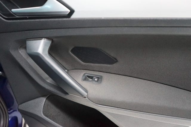 VOLKSWAGEN Tiguan 48