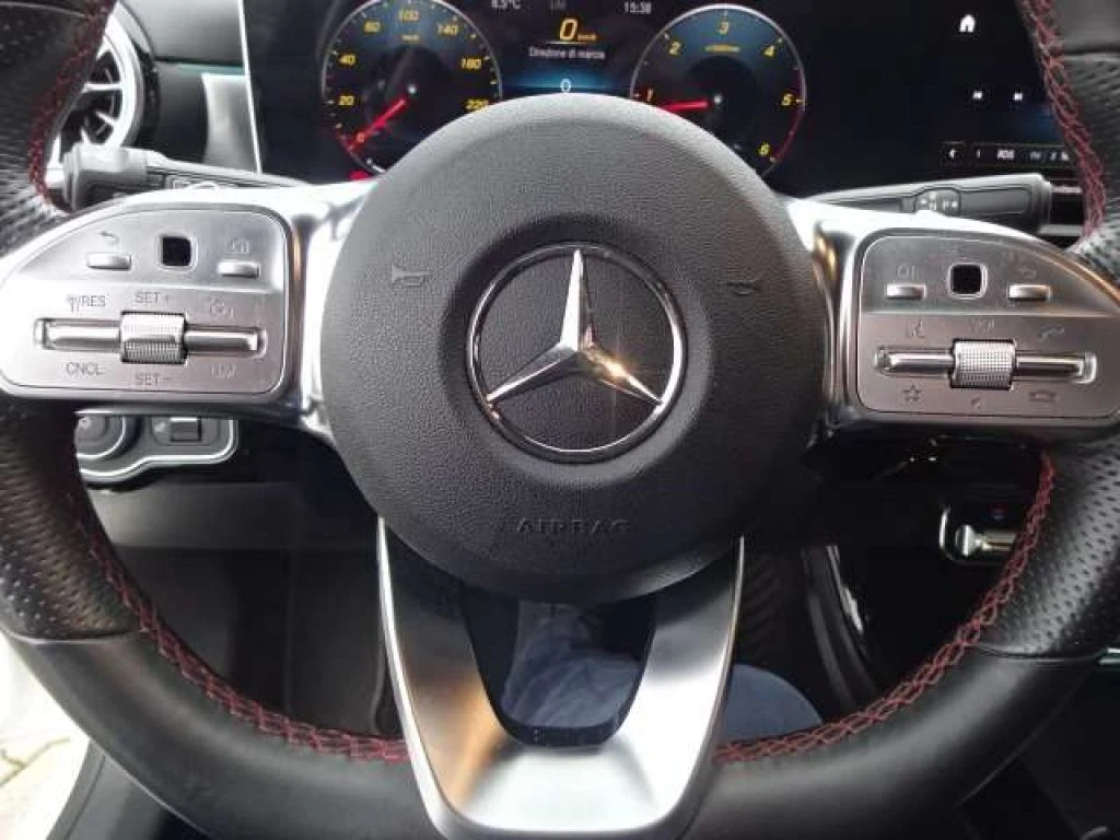 MERCEDES-BENZ CLA 200 Shooting Brake d Premium 4matic auto - 10