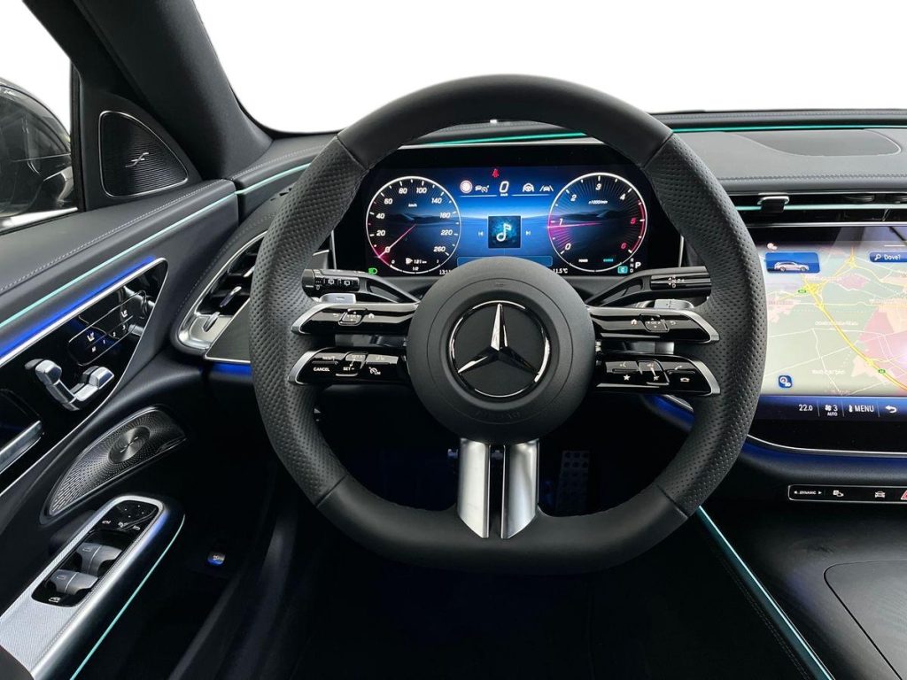 MERCEDES-BENZ E 220 d Mild hybrid 4Matic S.W. AMG Line PREMIUM - 11