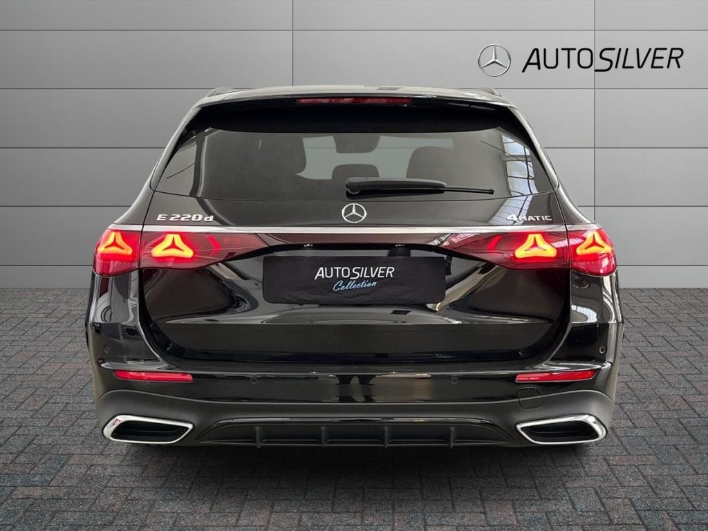 MERCEDES-BENZ E 220 d Mild hybrid 4Matic S.W. AMG Line PREMIUM - 4