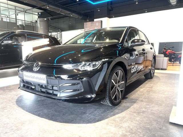 VOLKSWAGEN Golf Nero metallizzato