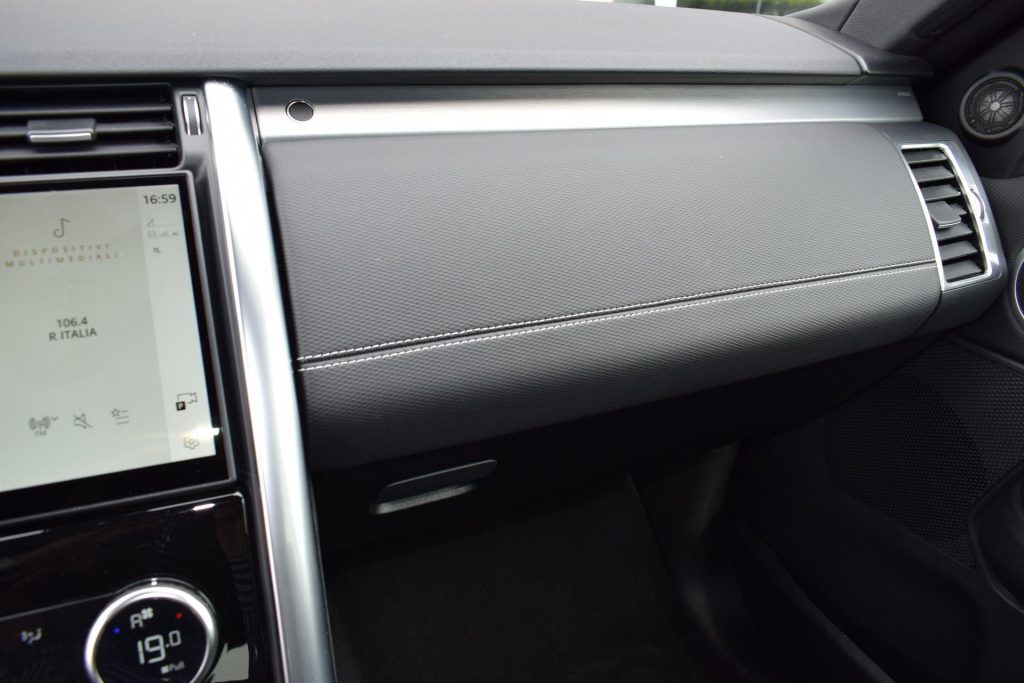 LAND ROVER Discovery 3.0D I6 249 CV AWD Auto R-DYNAMIC SE - 13