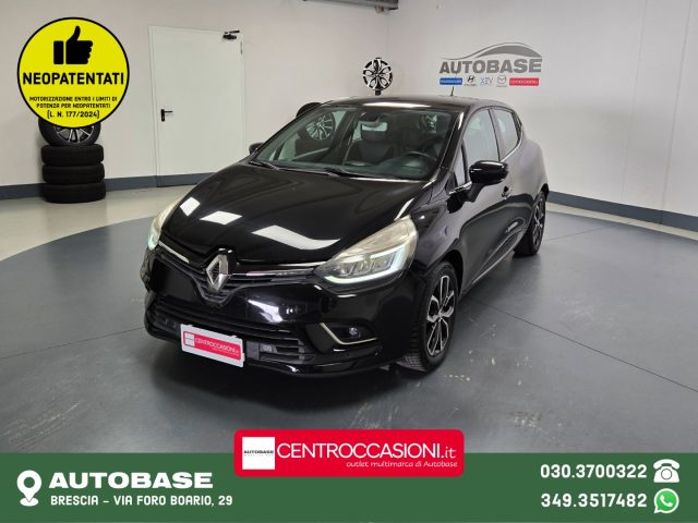 RENAULT Clio Nero pastello