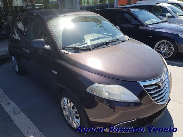 LANCIA Ypsilon Bordeaux metallizzato