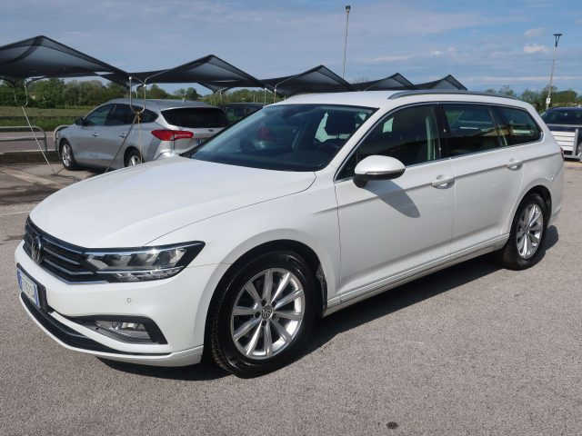 VOLKSWAGEN Passat Variant Bianco metallizzato