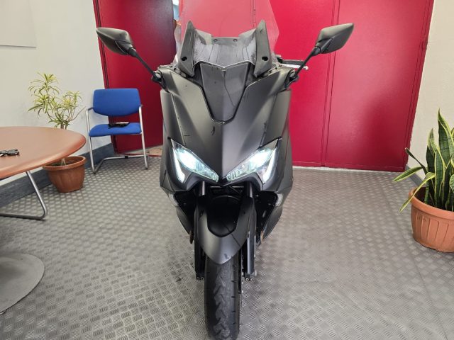 YAMAHA T-Max 560 Grigio pastello