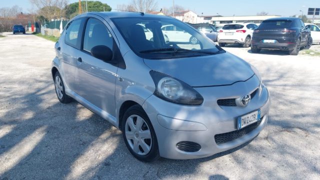 TOYOTA Aygo Grigio metallizzato