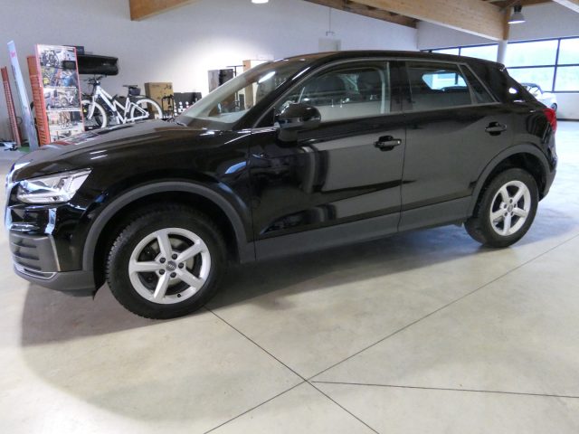 AUDI Q2 Nero pastello