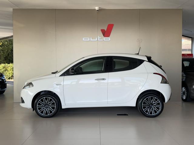 LANCIA Ypsilon Bianco pastello