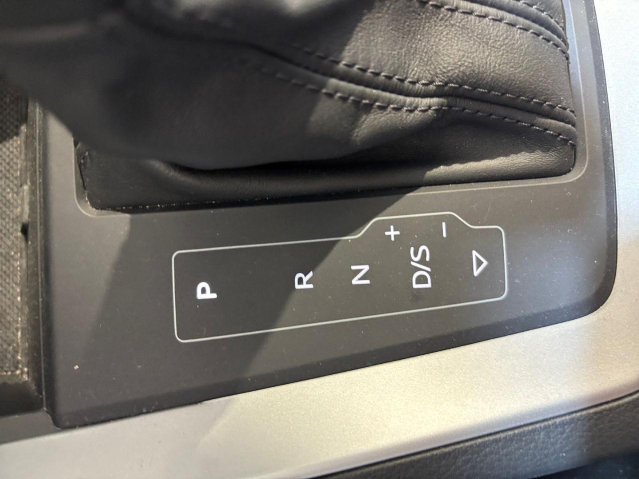 AUDI Q3 35 TDI S line edition - 12