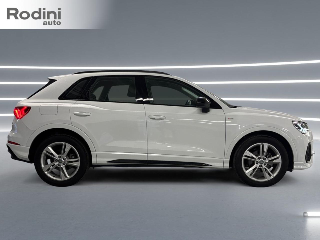 AUDI Q3 35 TDI S line edition - 3