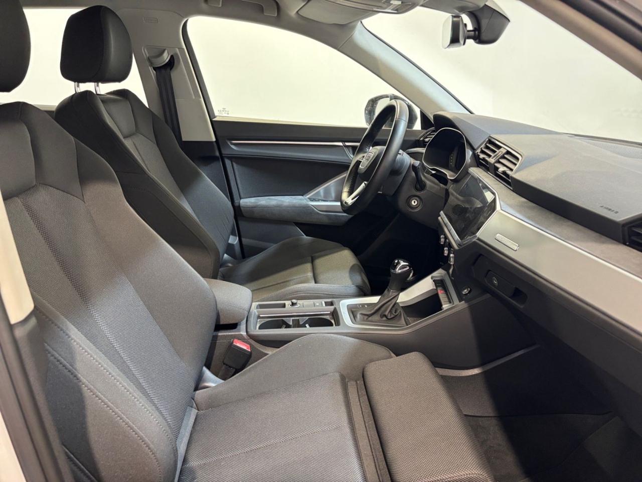 AUDI Q3 35 TDI S line edition - 18