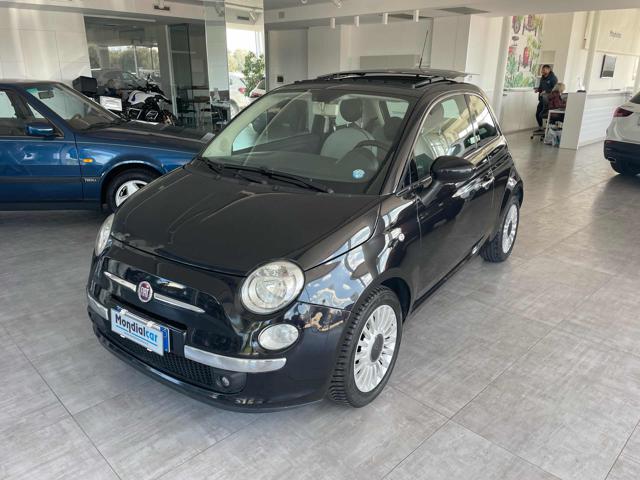 FIAT 500 Nero pastello