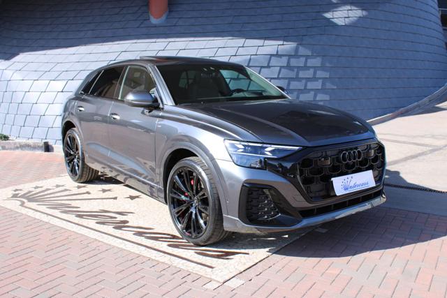 AUDI Q8 Grigio metallizzato