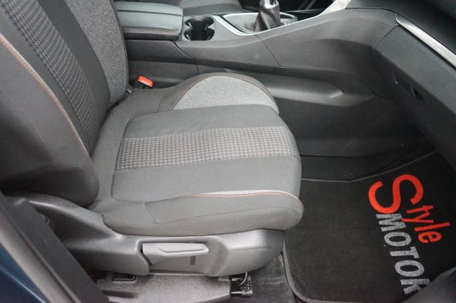 PEUGEOT 5008 37