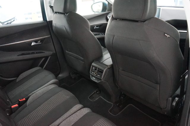 PEUGEOT 5008 39