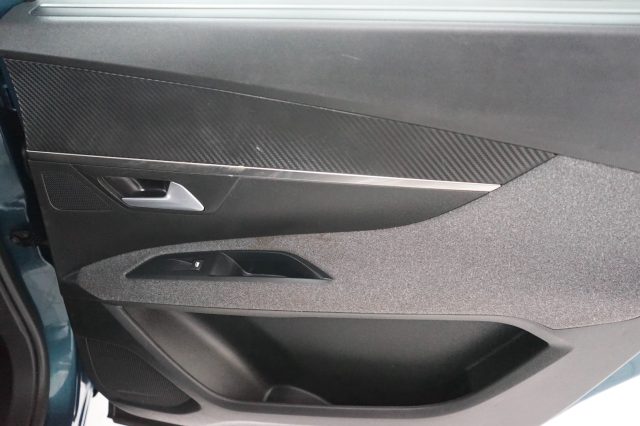 PEUGEOT 5008 40