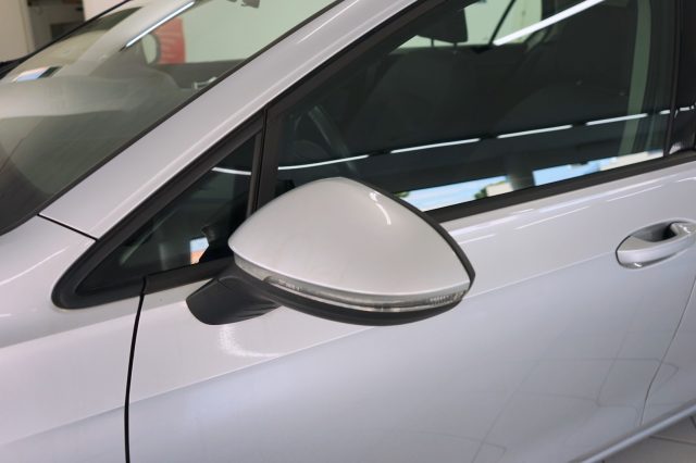VOLKSWAGEN Golf 30