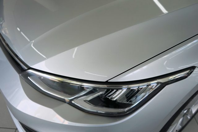 VOLKSWAGEN Golf 32