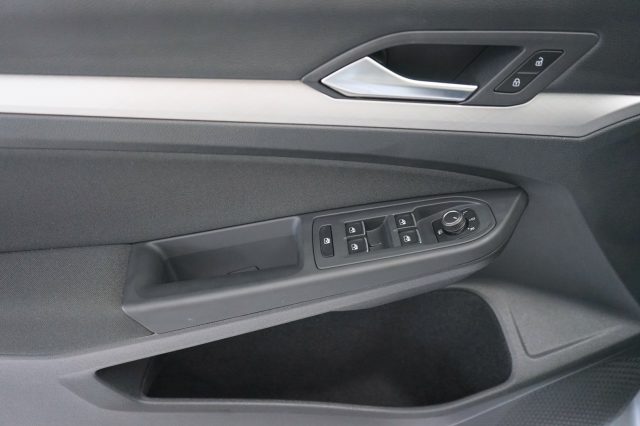VOLKSWAGEN Golf 37