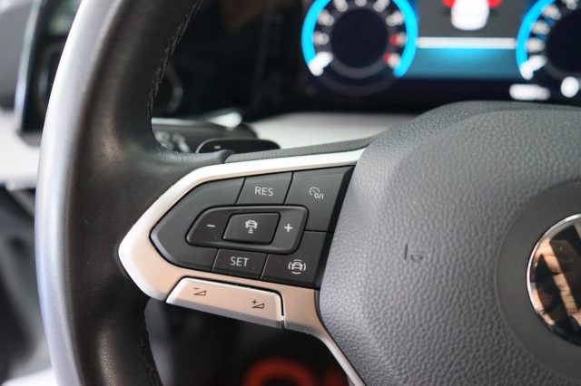 VOLKSWAGEN Golf 48