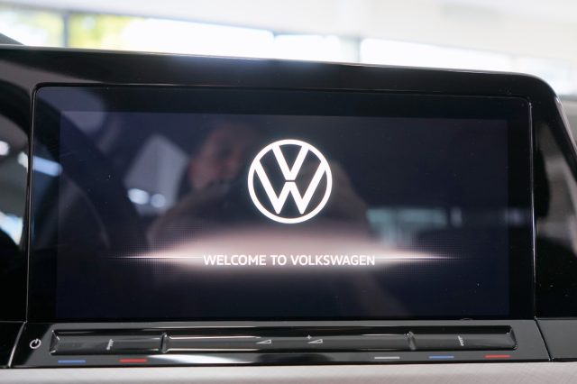 VOLKSWAGEN Golf 52