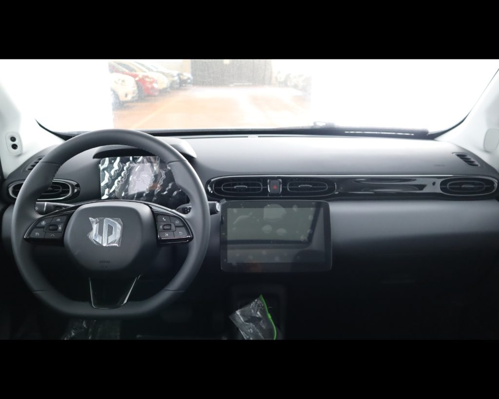 LEAPMOTOR T03 DESIGN - 18