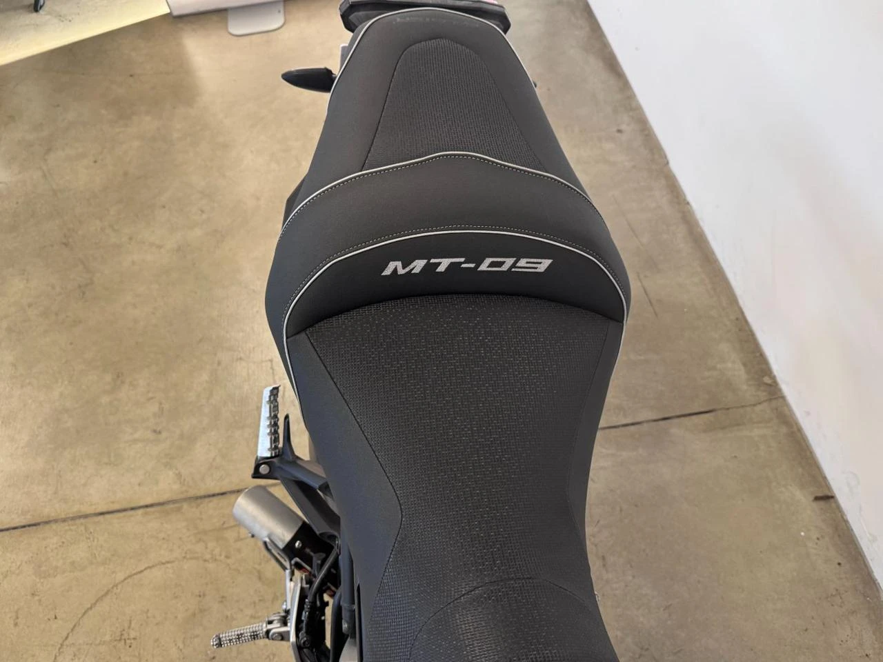 YAMAHA MT-09 GRIGIO - 10