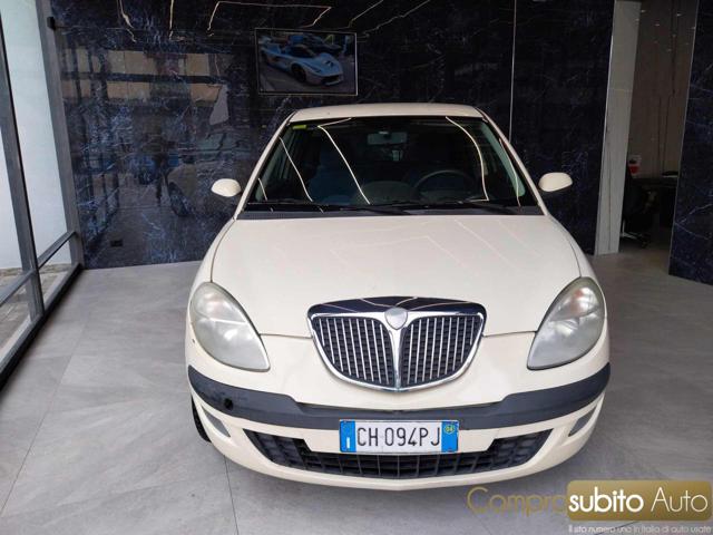 LANCIA Ypsilon Giallo pastello