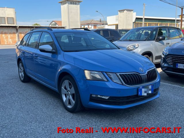 SKODA Octavia Blu pastello