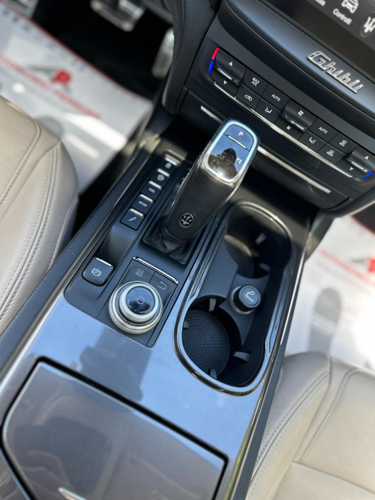 MASERATI Ghibli V6 Diesel 250cv GranSport (Tetto/APP/Navi/Led) - 52