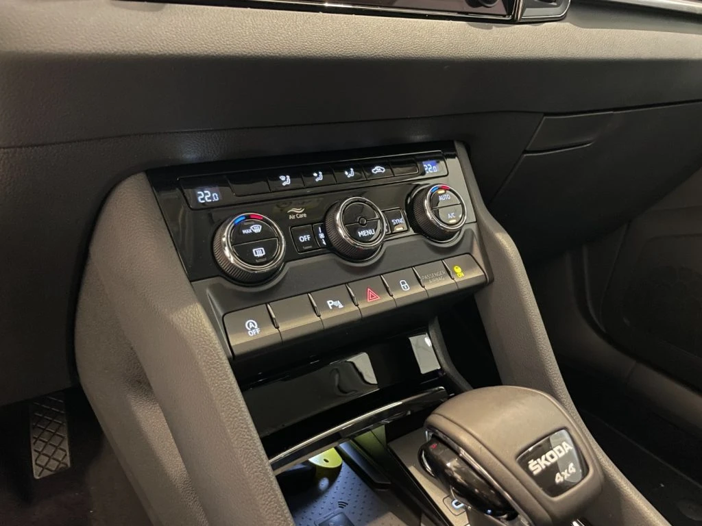 SKODA Karoq 2.0 TDI 4x4 DSG Ambition LED ACC Camera Navi - 17