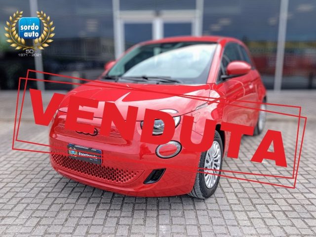 FIAT 500e Rosso pastello