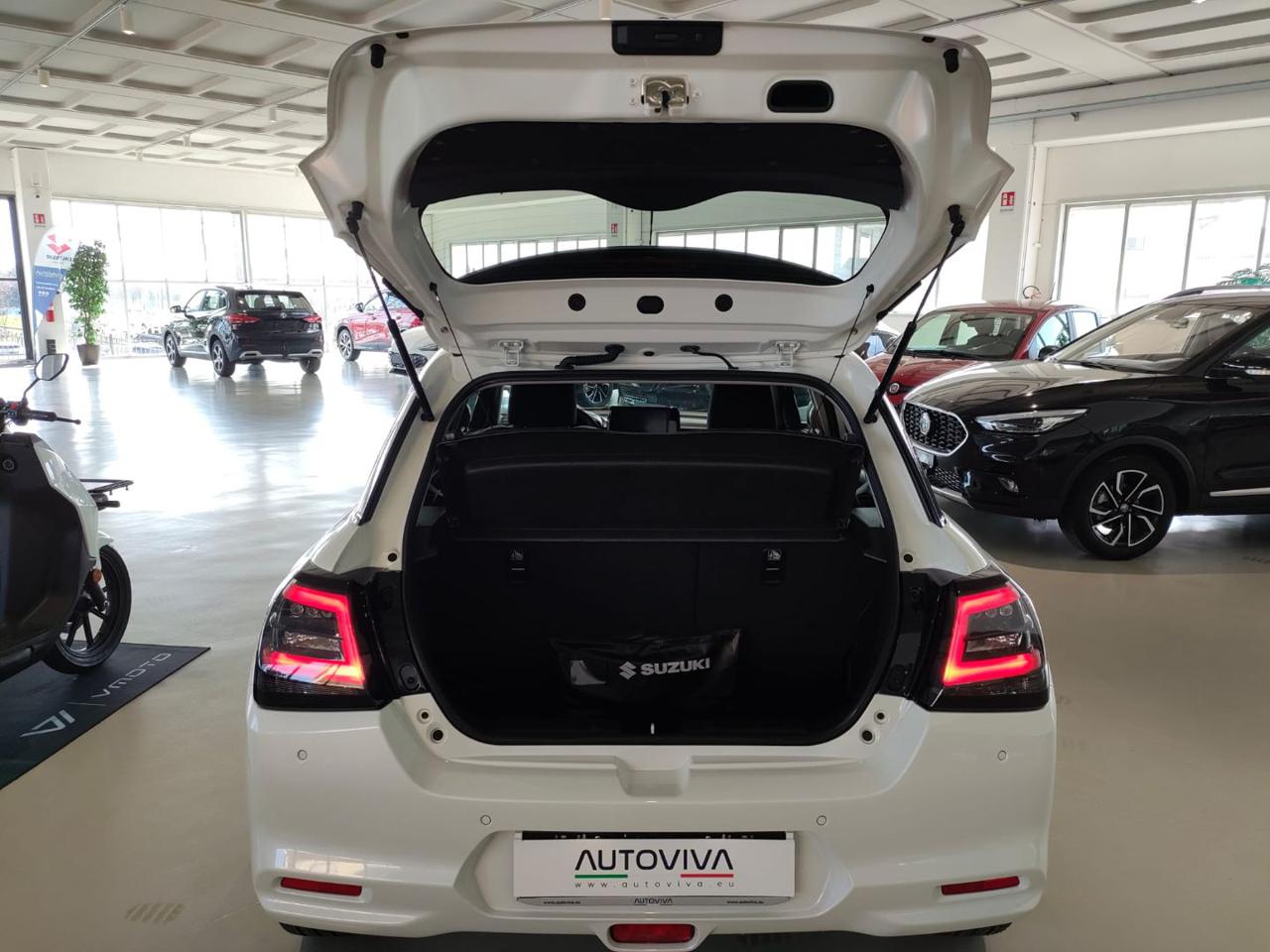 SUZUKI Swift 1.2 Hybrid CVT Top - 7