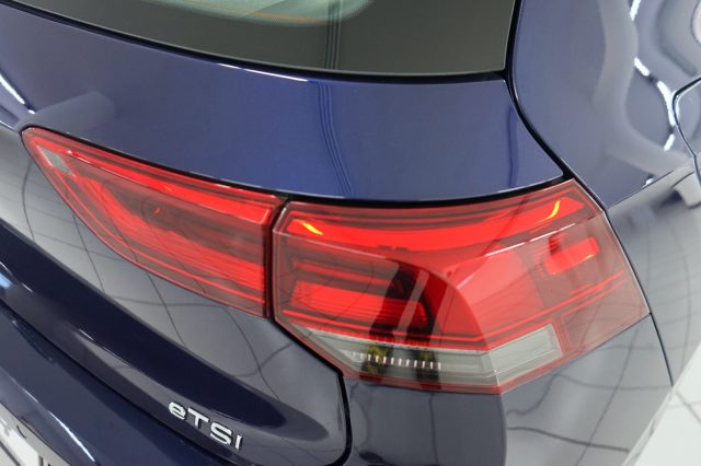 VOLKSWAGEN Golf 28