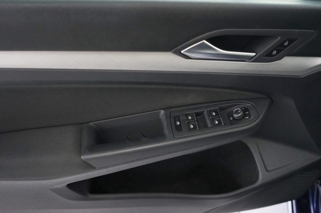 VOLKSWAGEN Golf 32