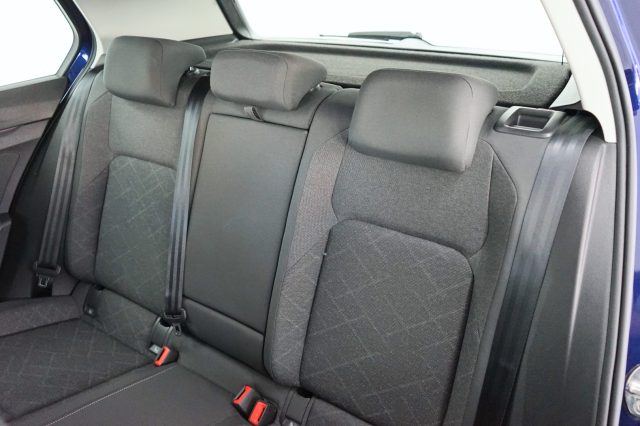 VOLKSWAGEN Golf 36