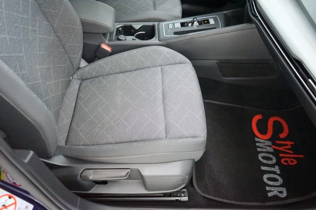 VOLKSWAGEN Golf 40