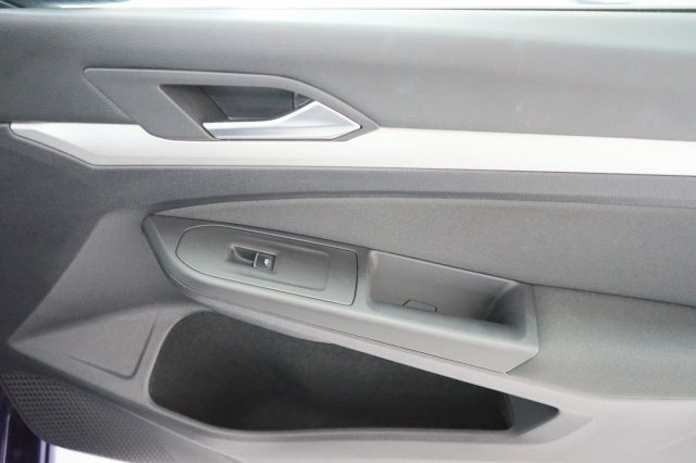 VOLKSWAGEN Golf 42