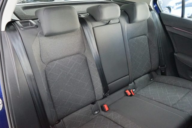 VOLKSWAGEN Golf 43